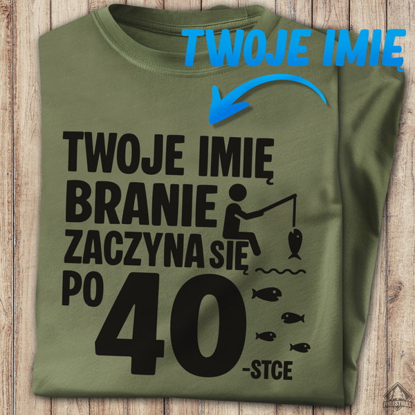 Wędkarska koszulka bawełniana T-shirt nadruk IMIĘ - BRANIE ZACZYNA SIĘ PO 40-stce