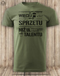 Wędkarska koszulka bawełniana T-shirt z dużym nadrukiem WIĘCEJ SPRZĘTU NIŻ TALENTU