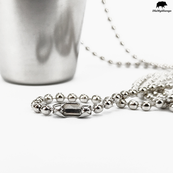 Kieliszek metalowy z łańcuszkiem