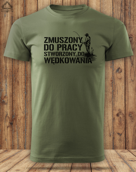 Koszulka wędkarska khaki z nadrukiem - ZMUSZONY DO PRACY STWORZOWY DO WĘDKOWANIA
