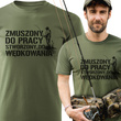 Koszulka wędkarska khaki z nadrukiem - ZMUSZONY DO PRACY STWORZOWY DO WĘDKOWANIA