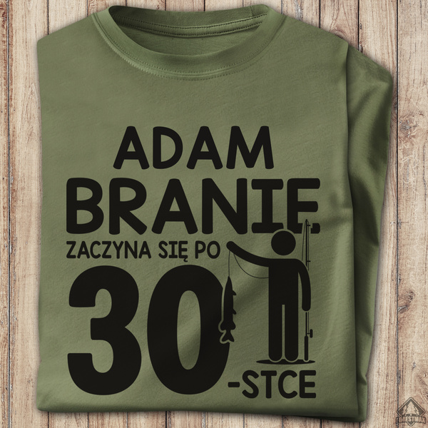 Wędkarska koszulka bawełniana T-shirt nadruk IMIĘ - BRANIE ZACZYNA SIĘ PO 30-stce