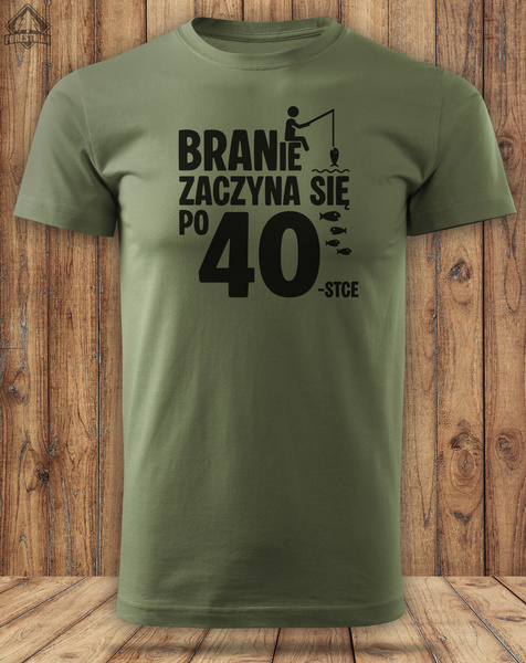 Koszulka wędkarska khaki z nadrukiem - BRANIE ZACZYNA SIĘ PO 40-stce