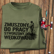 Koszulka wędkarska khaki z nadrukiem - ZMUSZONY DO PRACY STWORZOWY DO WĘDKOWANIA