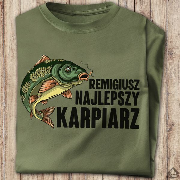Wędkarska koszulka bawełniana T-shirt nadruk IMIĘ - NAJLEPSZY KARPIARZ