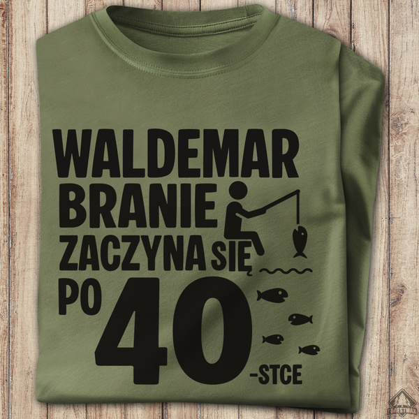 Wędkarska koszulka bawełniana T-shirt nadruk IMIĘ - BRANIE ZACZYNA SIĘ PO 40-stce